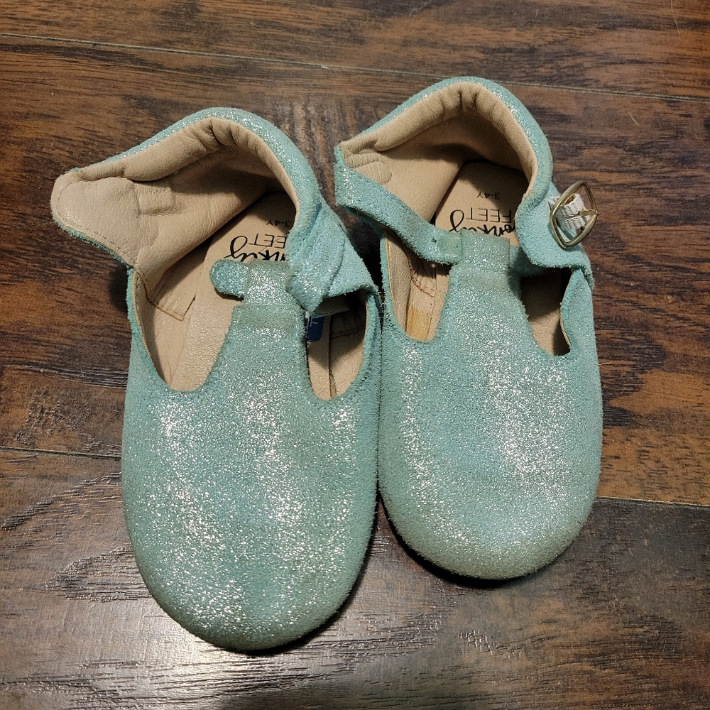 Monkey feet 3-4y